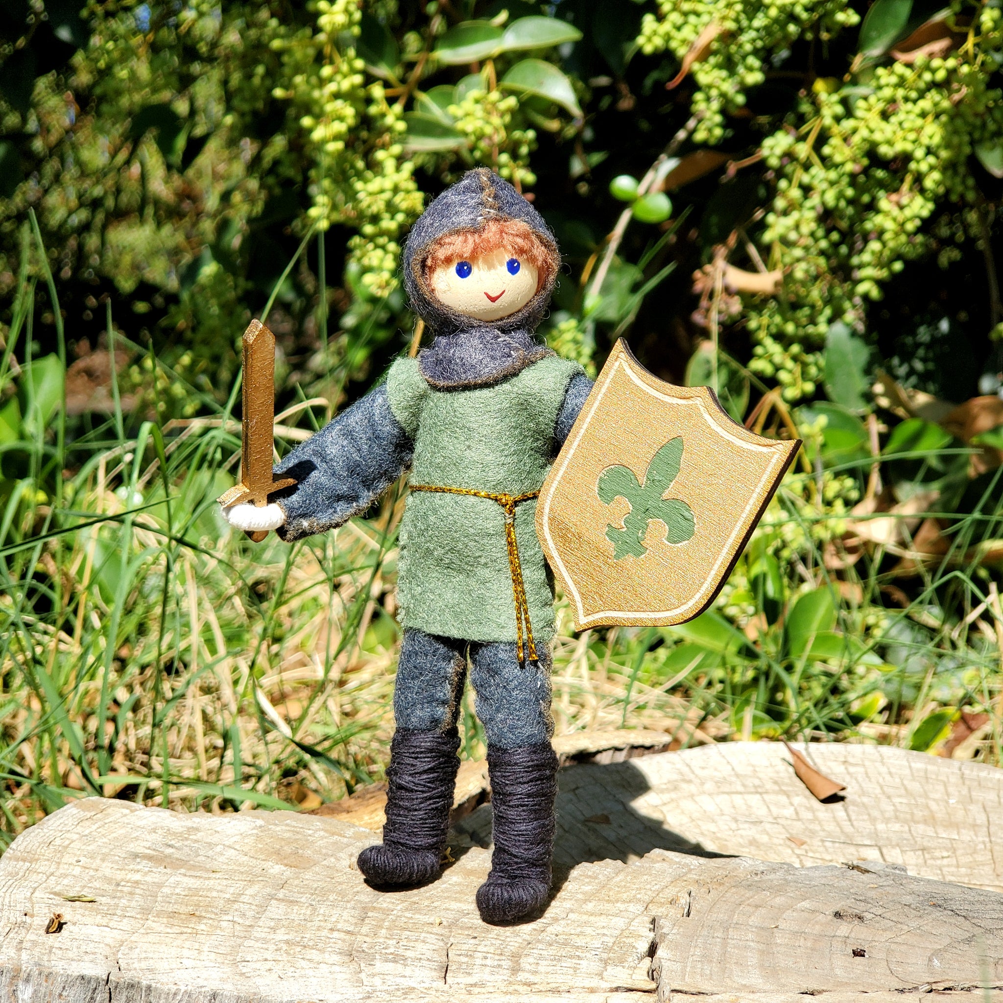 Dollhouse Castle Knight Doll (Green tunic) – Wildflower Toys ™